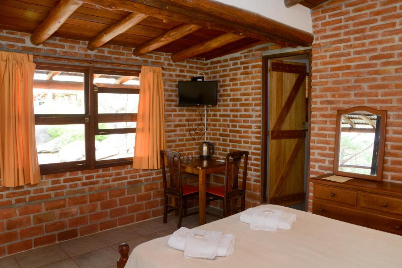 La Toma Complejo De Montana - Cabanas Y Habitaciones En Hosteria Mina Clavero Buitenkant foto